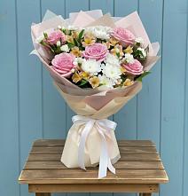 Букет цветов из:  Гвоздики, Орхидеи и Розы #REPLACE_PRED# Сабурово