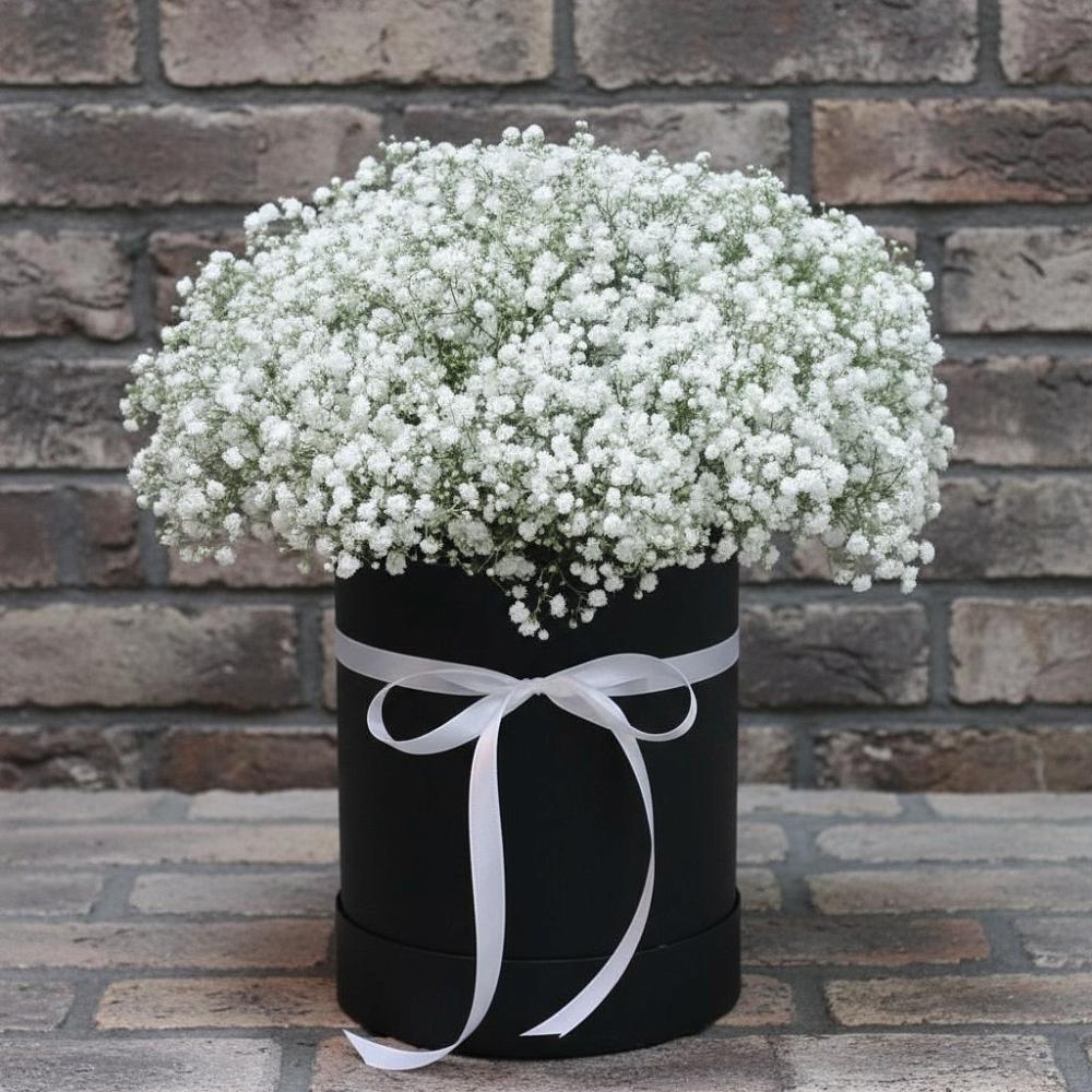 Цветочная композиция из Гипсофила в шляпной коробке в Сабурово