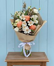 Букет цветов из:  Альстромерии, Лизиантусы, Розы и Хризантемы в Сабурово