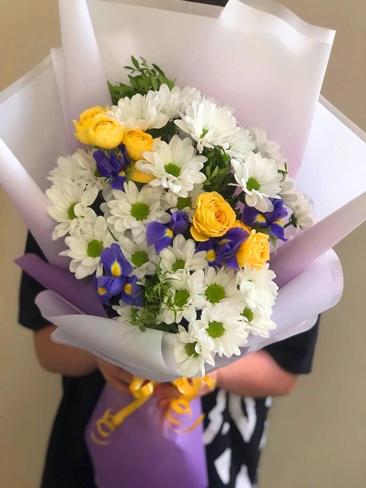 Букет цветов из: Ирисы, Хризантемы и Розы в Сабурово