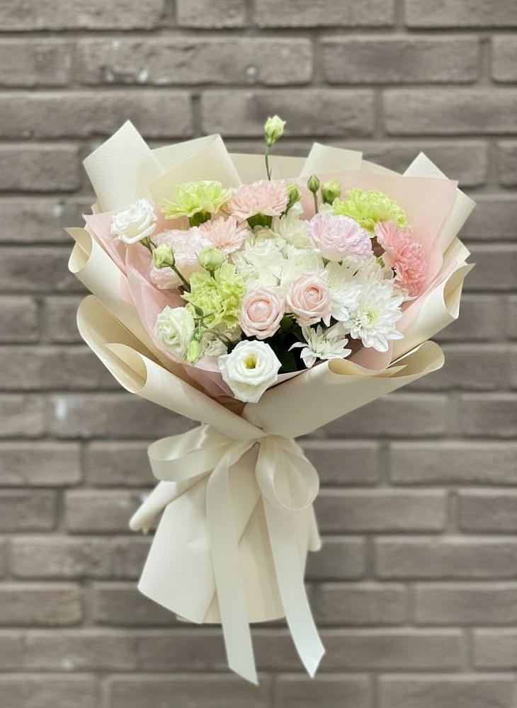 Букет цветов из: Гвоздики, Розы, Лизиантусы и Хризантемы в Сабурово