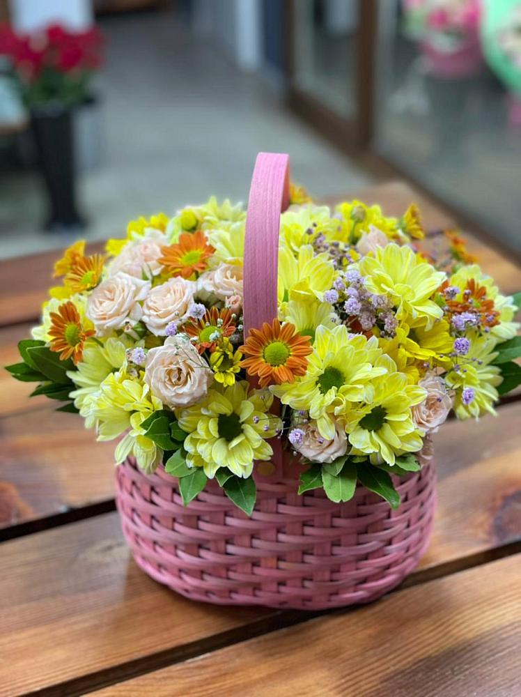 Цветочная композиция из Хризантемы и Розы в корзине в Сабурово