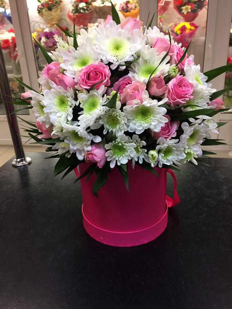 Цветочная композиция из Розы и Хризантемы в шляпной коробке в Сабурово