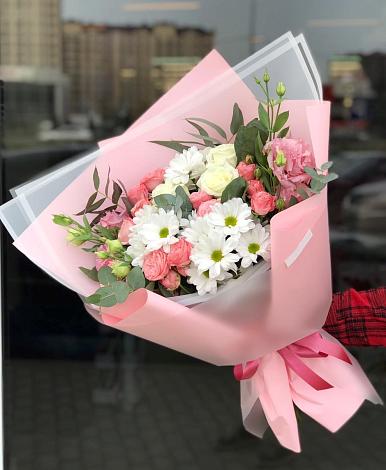 Букет цветов из: Розы, Лизиантусы и Хризантемы в Сабурово