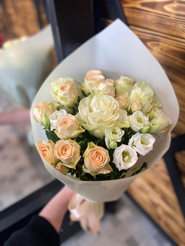 Букет цветов из: Розы и Лизиантусы в Сабурово